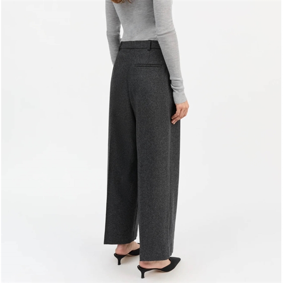 Skall Studio Bob Bukser, Dark Grey